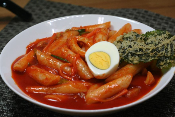 배달 음식에서 이물질이 나왔음에도 별점 5점을 주고 식당 사장에게 주의만 요구한 고객 사연이 알려졌다. 본 기사와 무관한 이미지. [사진=픽사베이]