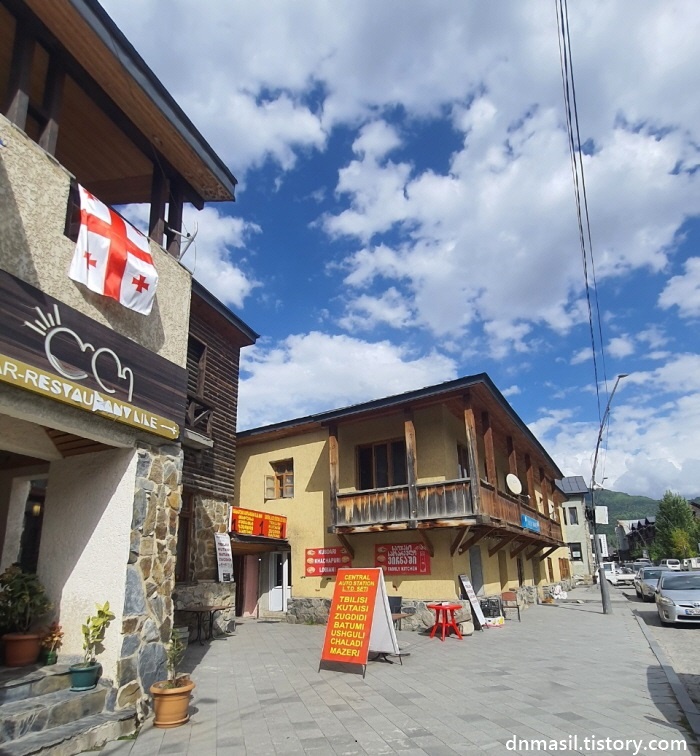 메스티아 메인 로드 근처에 있는 여행