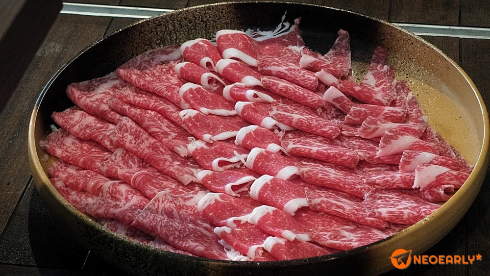 때깔 좋은 고기가 이렇게 예쁘게 플레이팅 되어 나오죠.