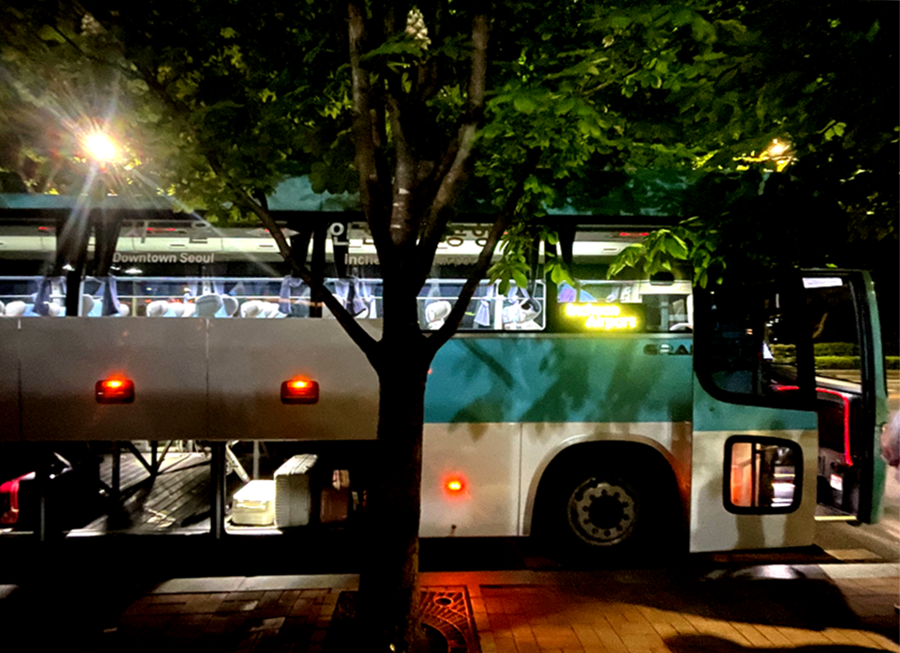 심야 공항 리무진 버스