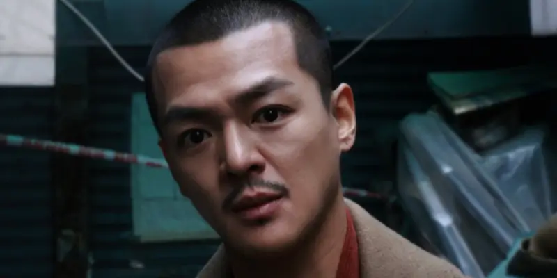 황동구를 연기하는 배우 최동구