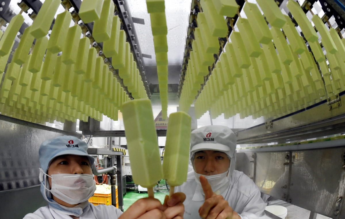 경기도 남양주 도농동의 빙그레 공장 생산라인.