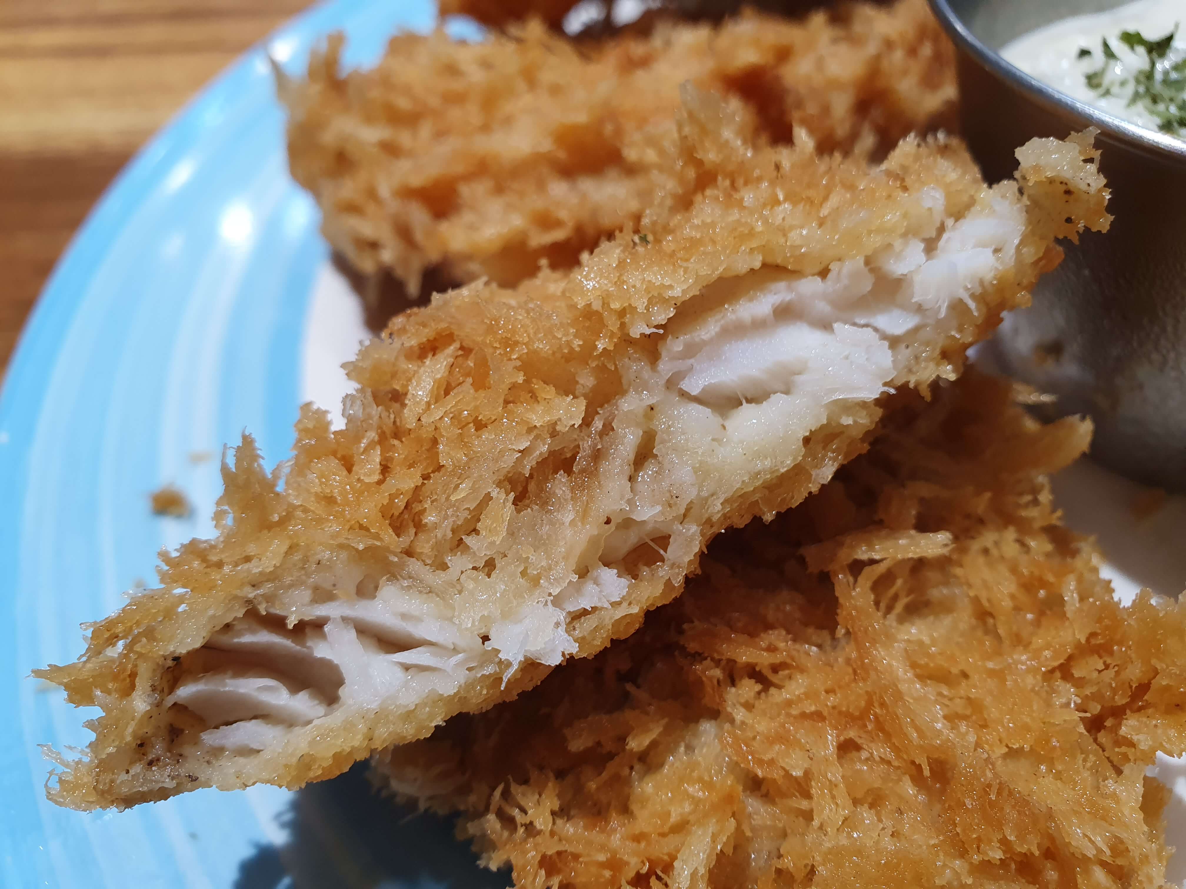 촉촉한 생선살 들어간 생선까스