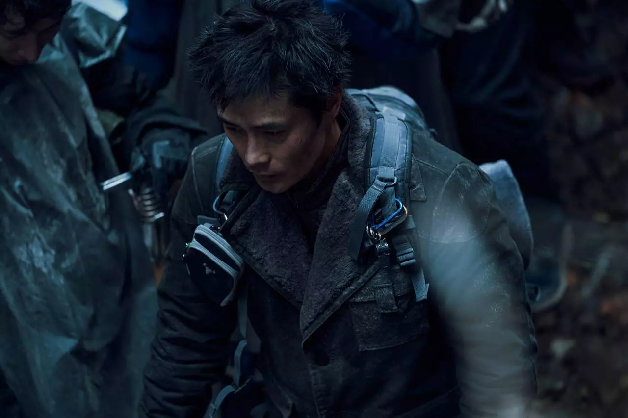 영화 콘크리트 유토피아 비장한 이병헌