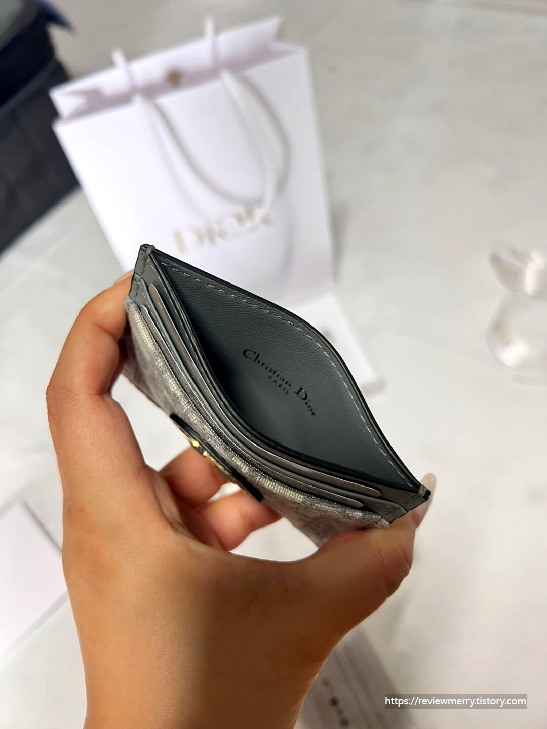 가운데 수납공간