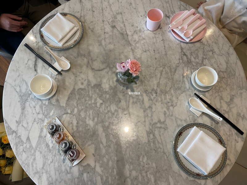 SMT 차이나룸 몬드리안 호텔점 - 테이블 기본 세팅