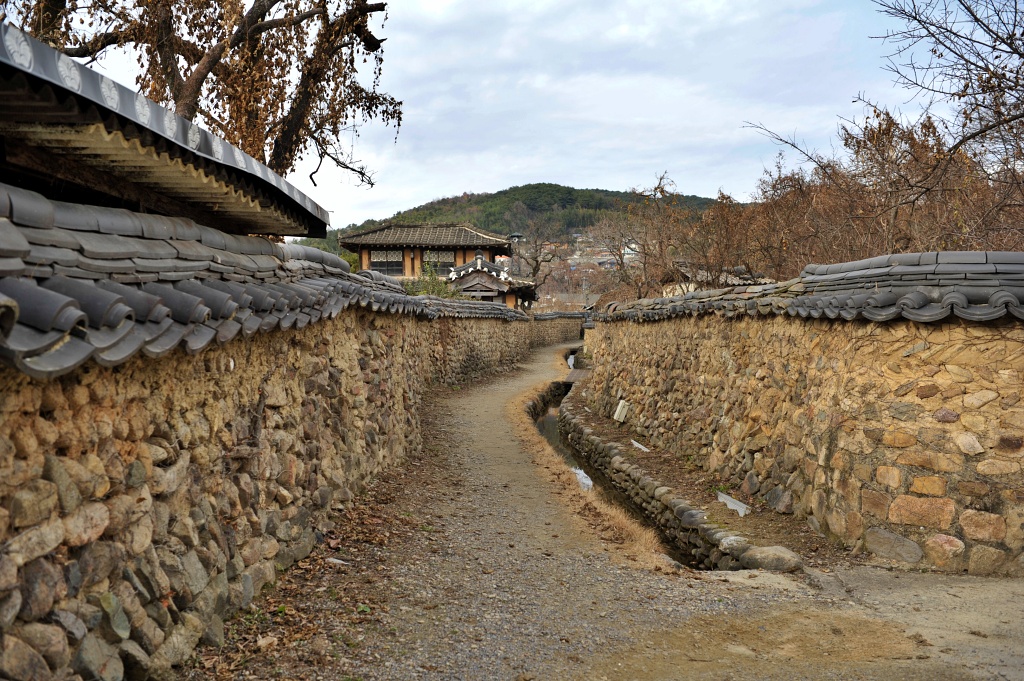 삼지내 마을 흙담길
