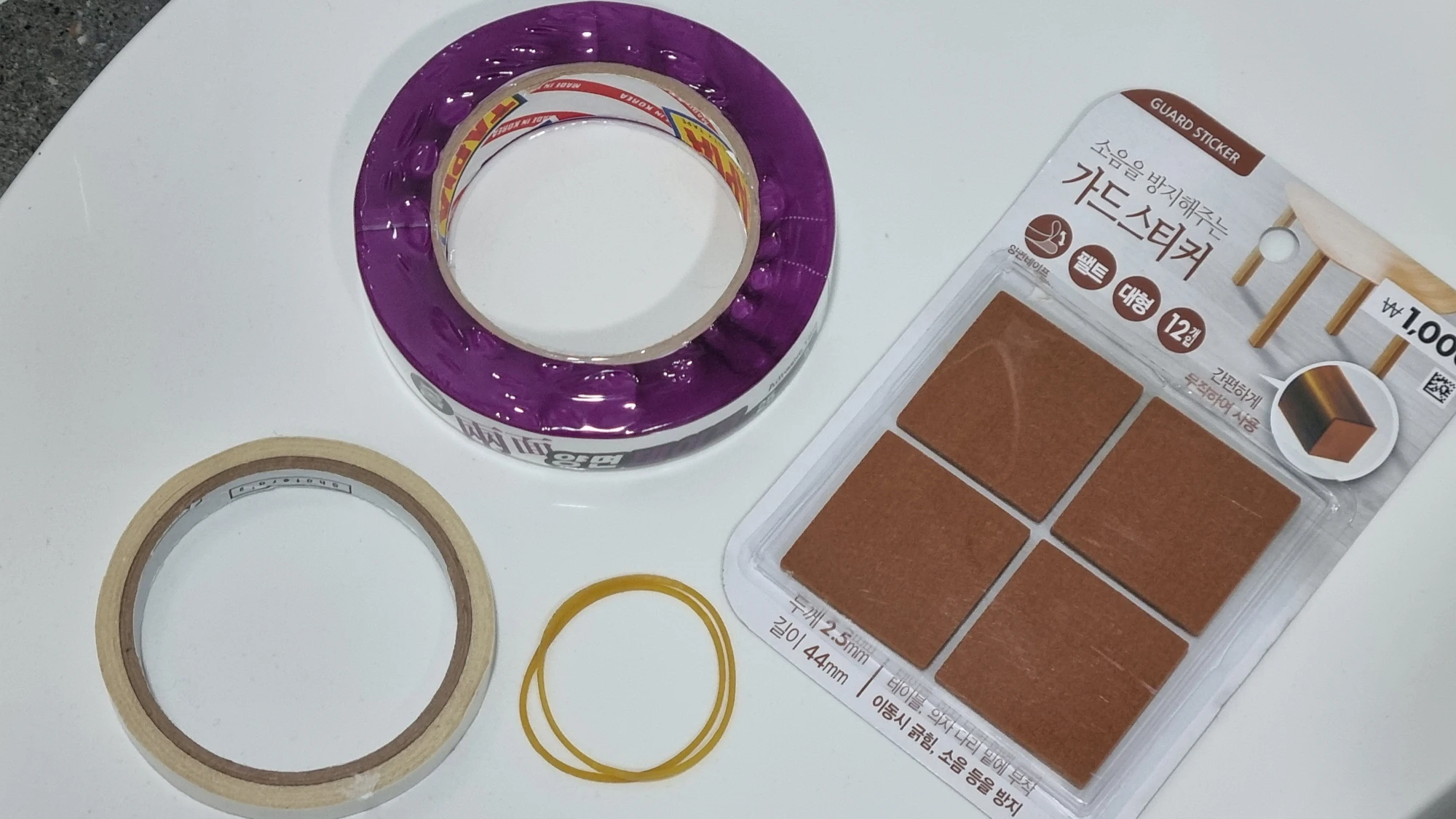 양면 테이프 대신 사용할 수 있는 것들