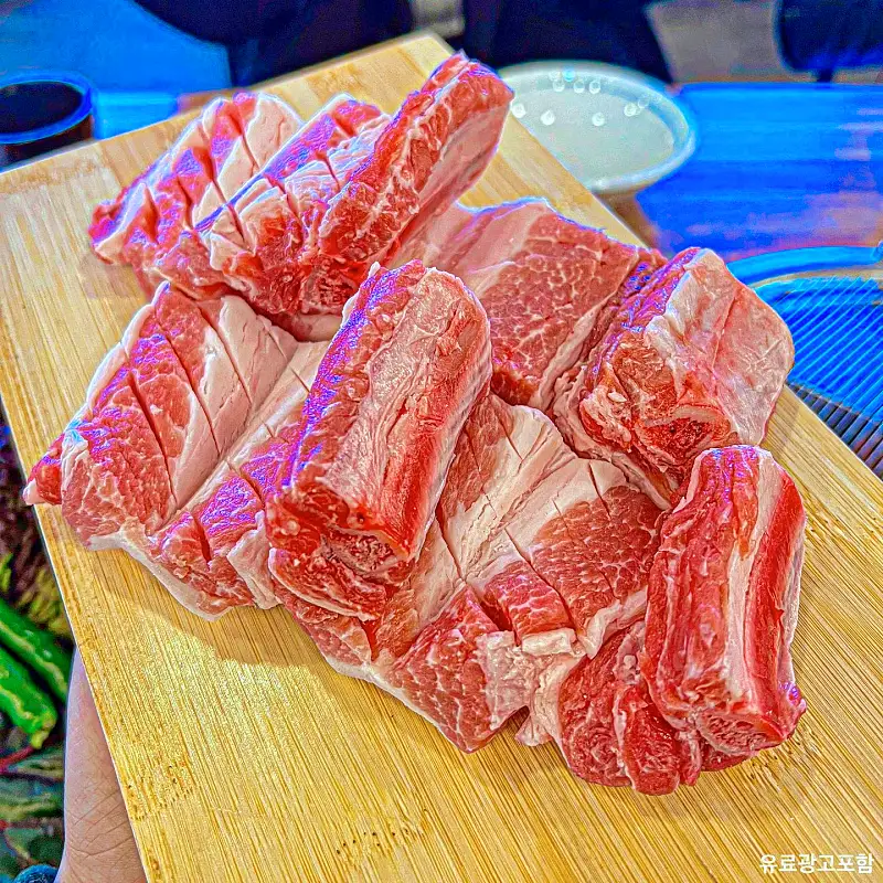 소문의맛집 외식하는날 버스킹 김준현 이영현 돼지등삼겹갈비 돼지갈비 맛있는 갈비집 방송 출연 맛집 위치 메뉴 가격 정보