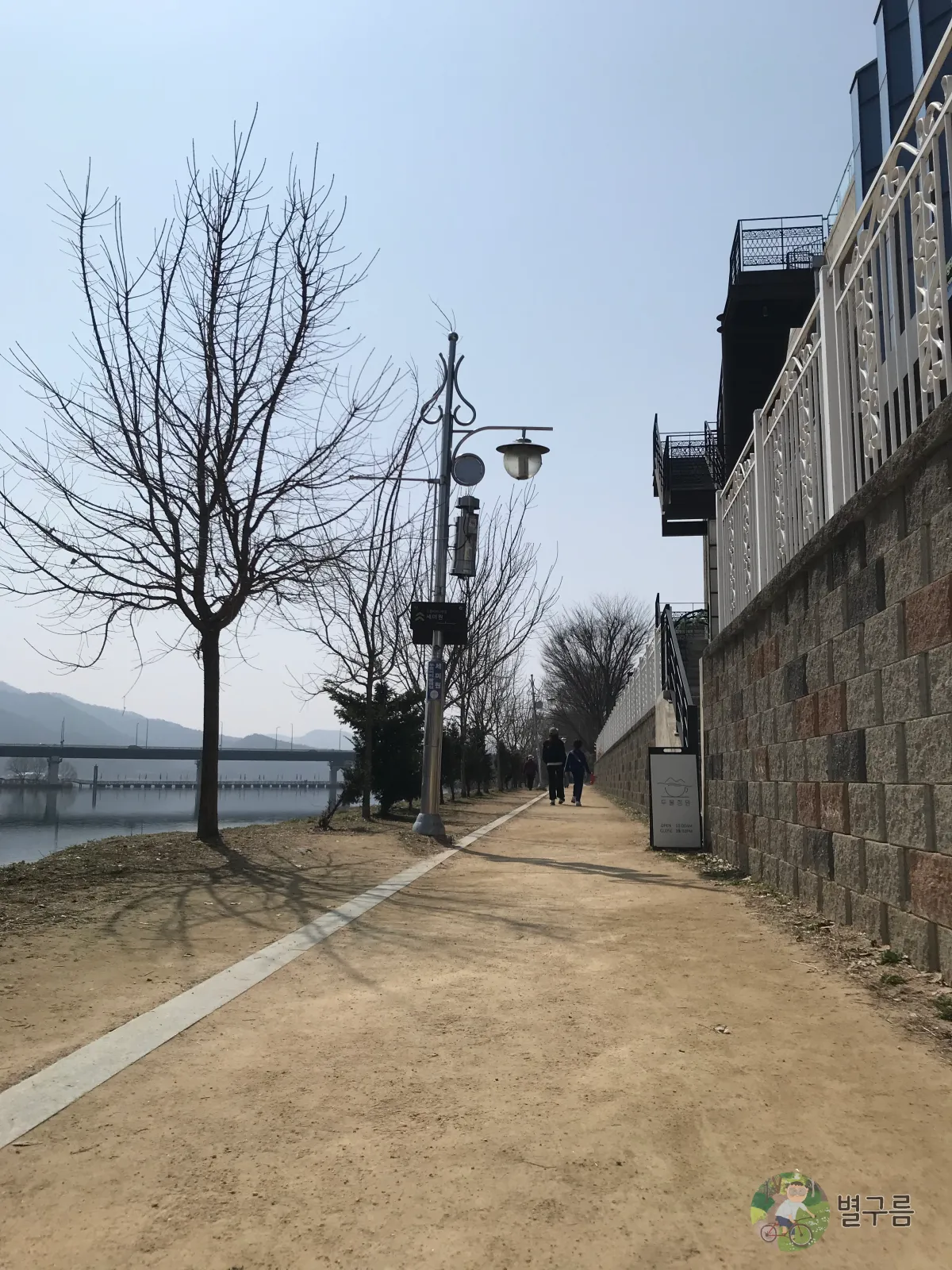 두물머리-강변-흙길-가로수길