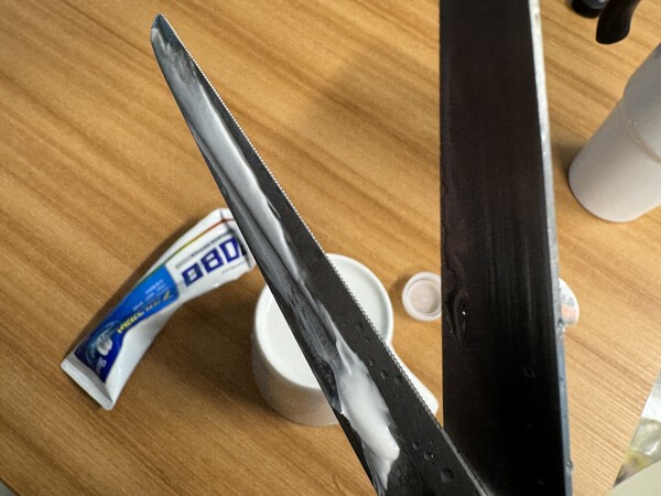 무뎌진 가위 집에서 살려내는 비법