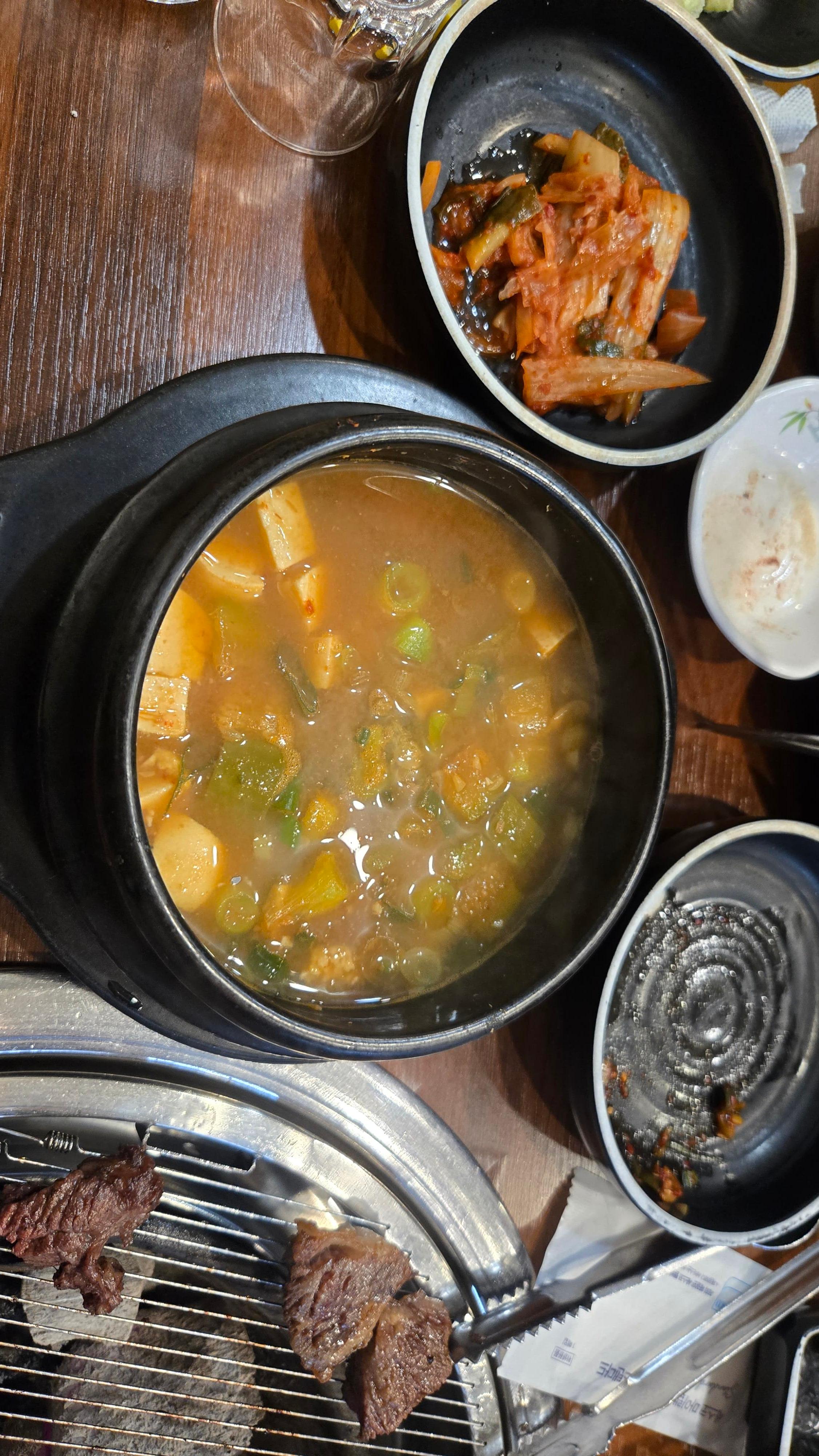 후식 냉면과 된장찌개도 만족