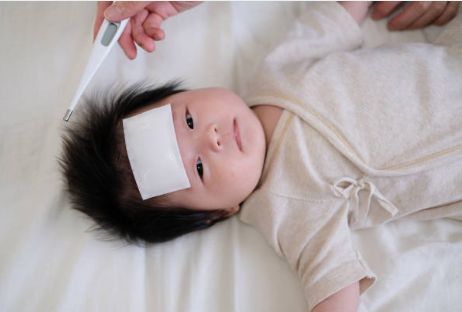 생후 3개월 미만 아기는 38도만 넘어도 병원 진료가 우선입니다.