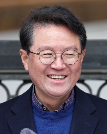 라이벌을 넘어 악연이라 평가받는 윤갑근과 정우택