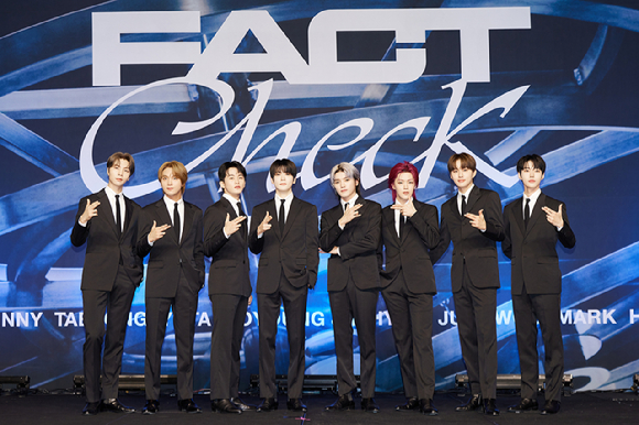 그룹 NCT127이 6일 서울 영등포구 여의도동 콘래드호텔에서 열린 정규 5집 &#39;Fact Check&#39; 발매 기념 기자간담회에서 포즈를 취하고 있다. [사진=SM엔터테인먼트]