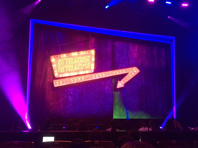 뮤지컬-비틀쥬스-무대1