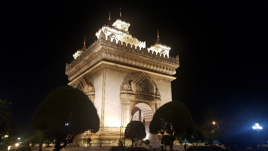 독립기념탑의 야경