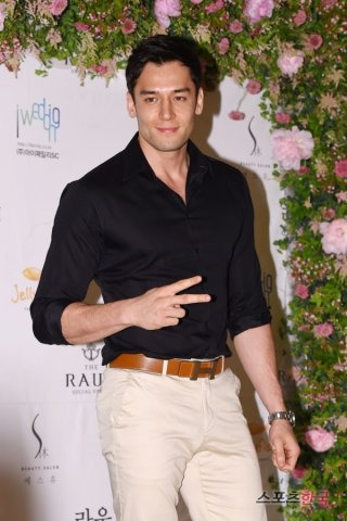 줄리엔 강 나이 프로필