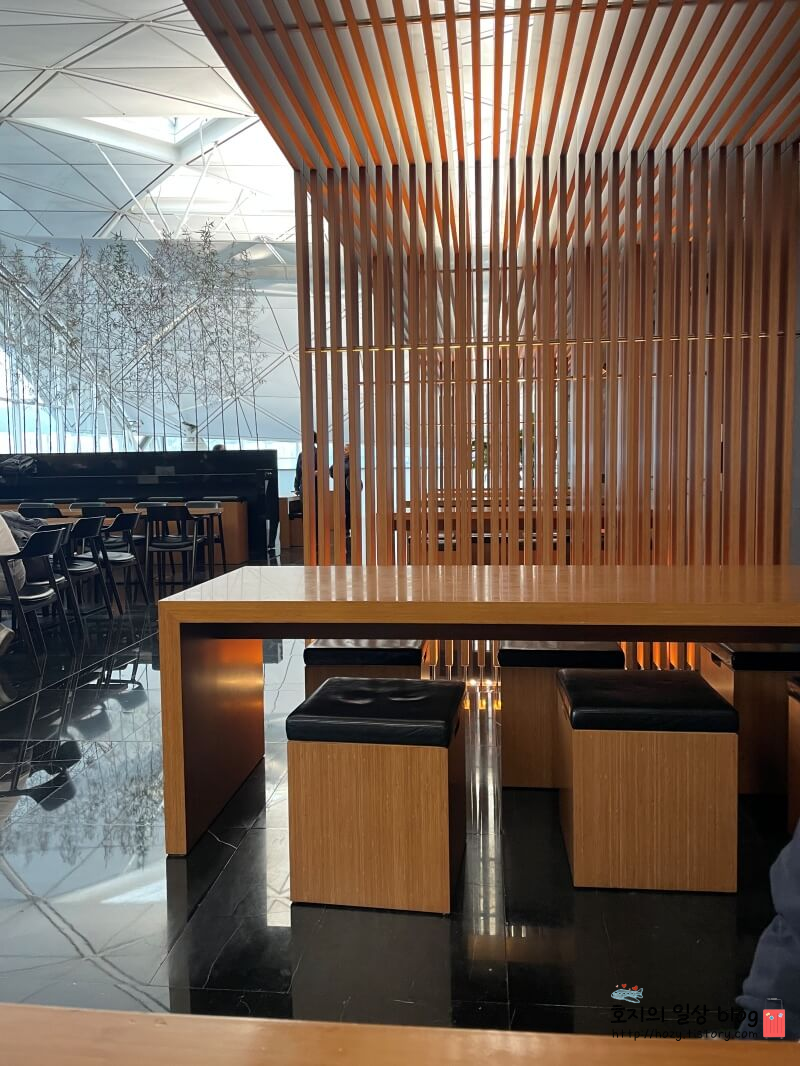홍콩공항 캐세이퍼시픽 더윙라운지 전경