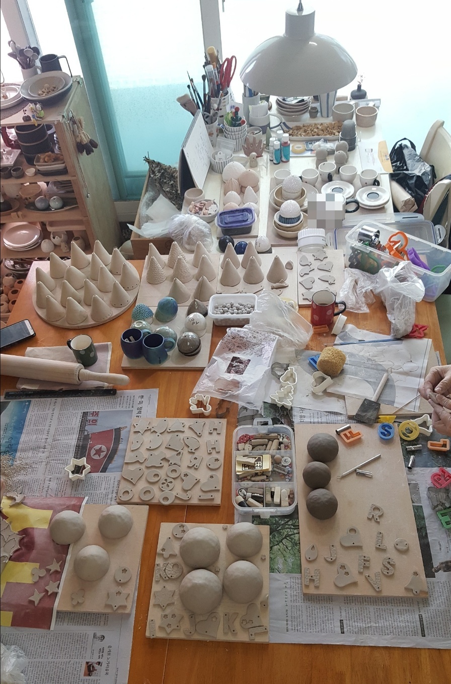 skutt-km614-home-pottery-studio.jpg

아파트 베란다 설치에 적합한 스커트 KM-614-3 전기가마