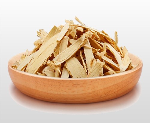 가공하여 자른 황기나무 말린것