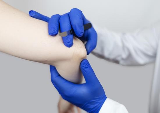 팔꿈치 강직의 관절경 수술(Arthroscopic Surgery) 치료: 절차와 회복