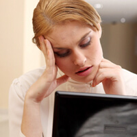 머리가-아픈-여성