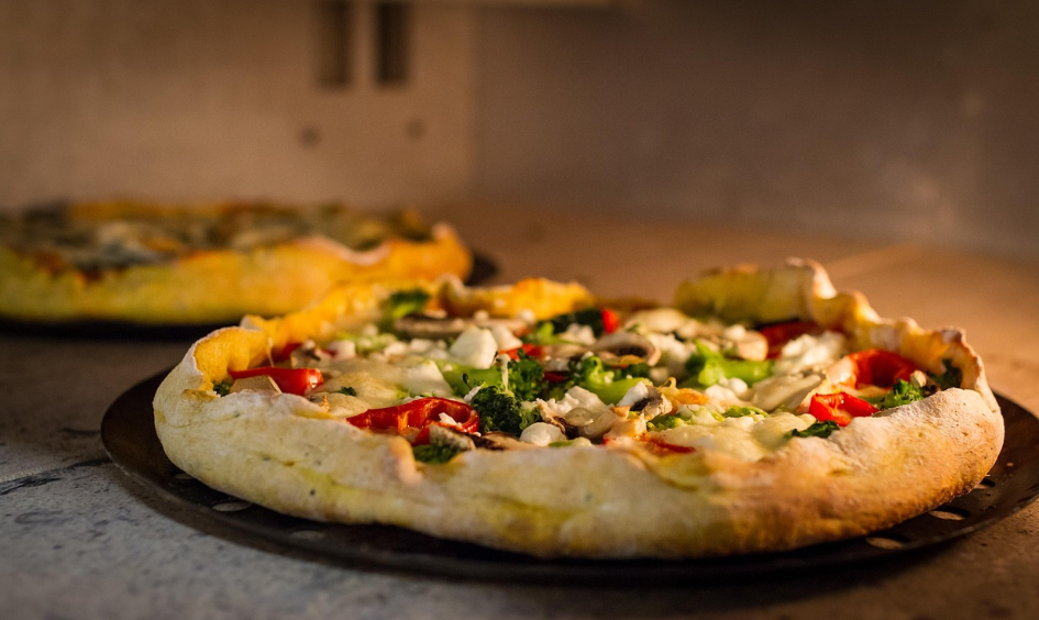 경주 화덕피자 굽는 사진