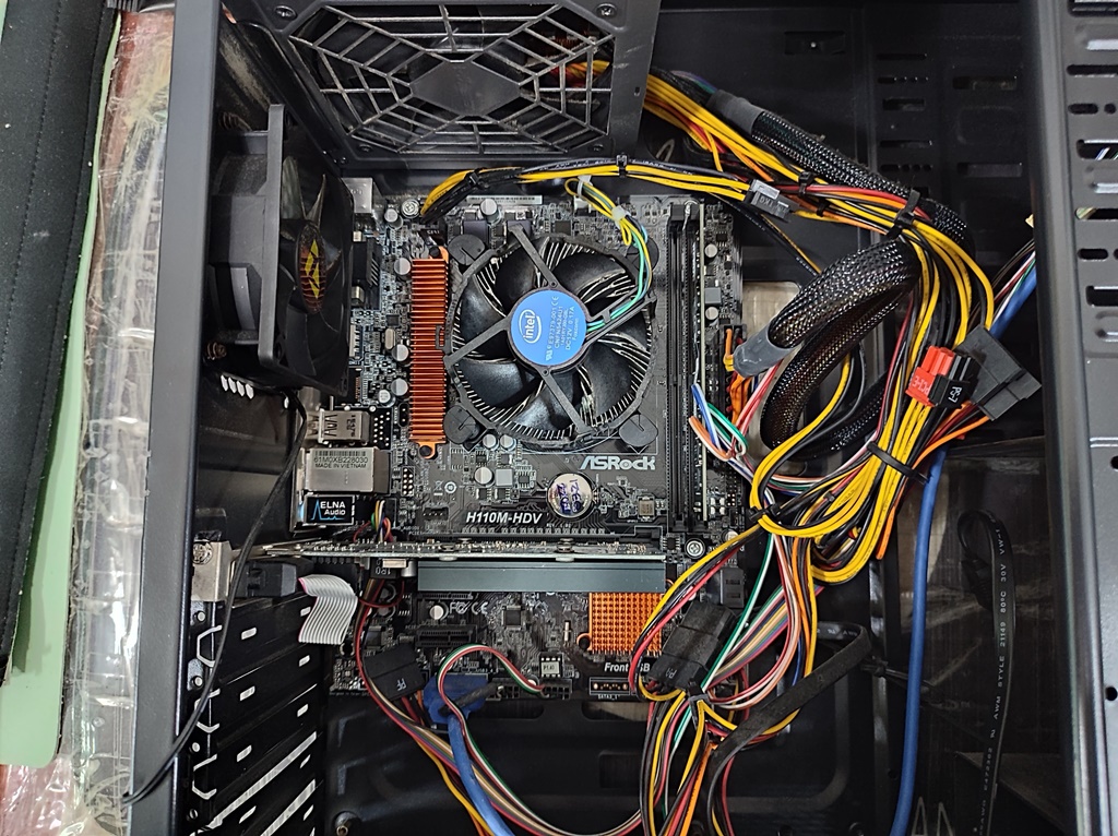 청소 후 컴퓨터의 상태 깨끗합니다.