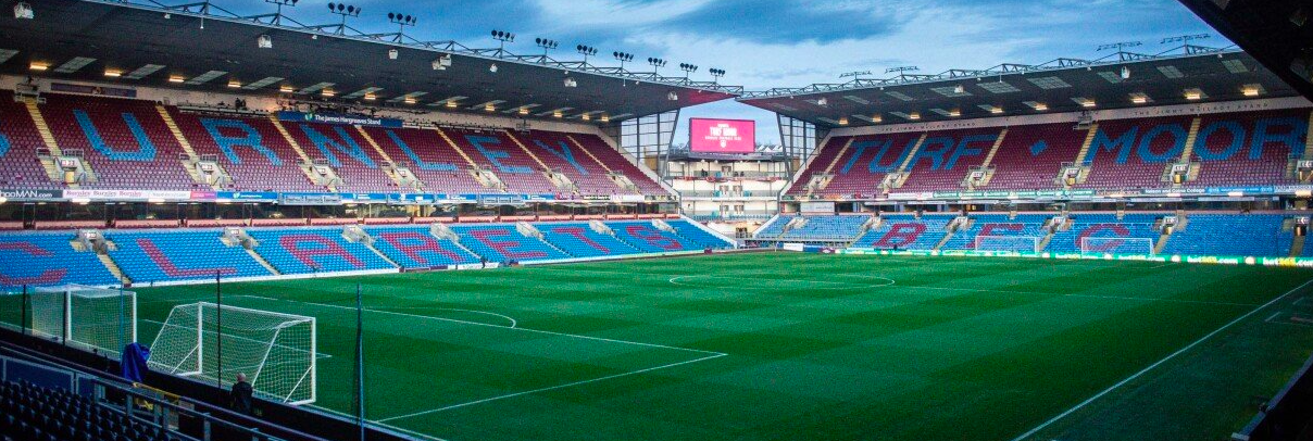 번리의 홈구장 터프 무어 (Turf Moor)