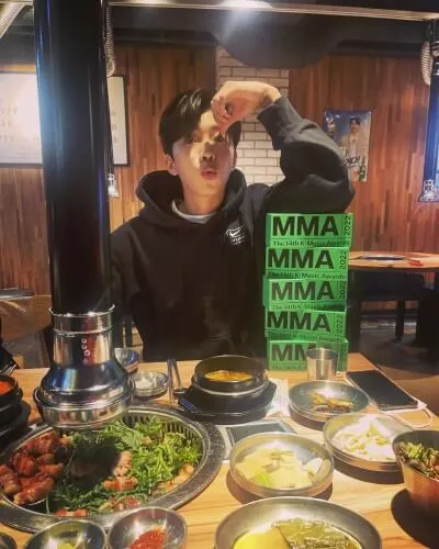 트로트-가수-임영웅-셀카-5