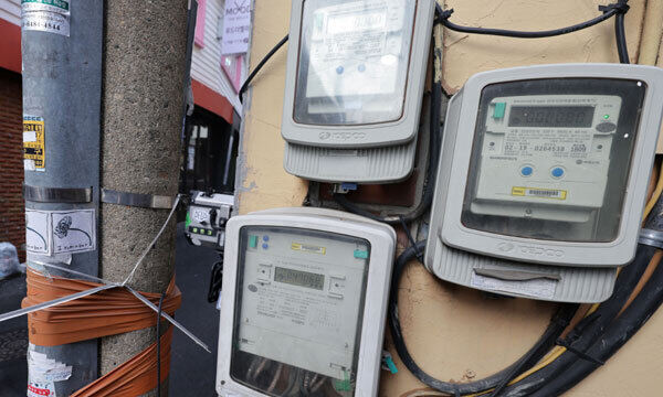 서울 시내 한 건물의 계량기가 나란히 설치되어 있는 모습
