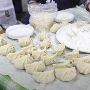 핸썸가이즈 신당동 약수역 만포막국수 이북식 찜닭 만두전골 맛집 위치 후기