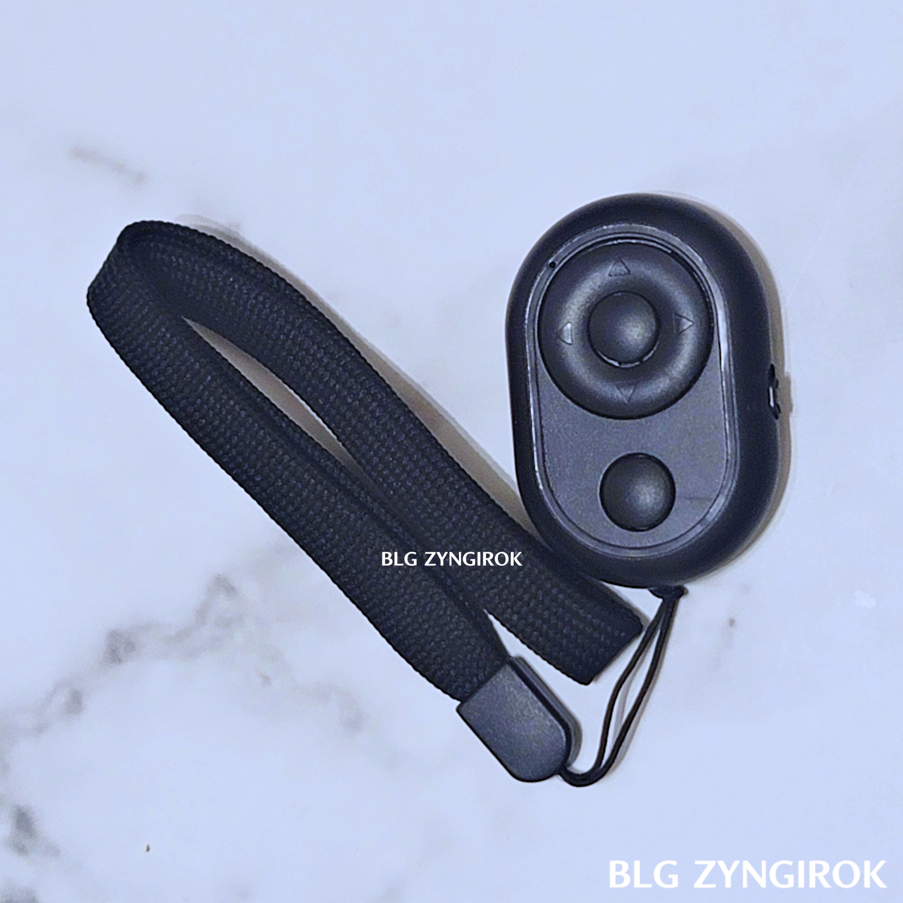 알리익스프레스에서 구매한 블루투스 리모컨과 스트랩 모습이다.