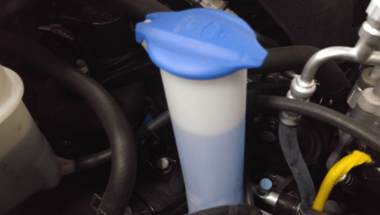 차량 워셔액 주입구 사진