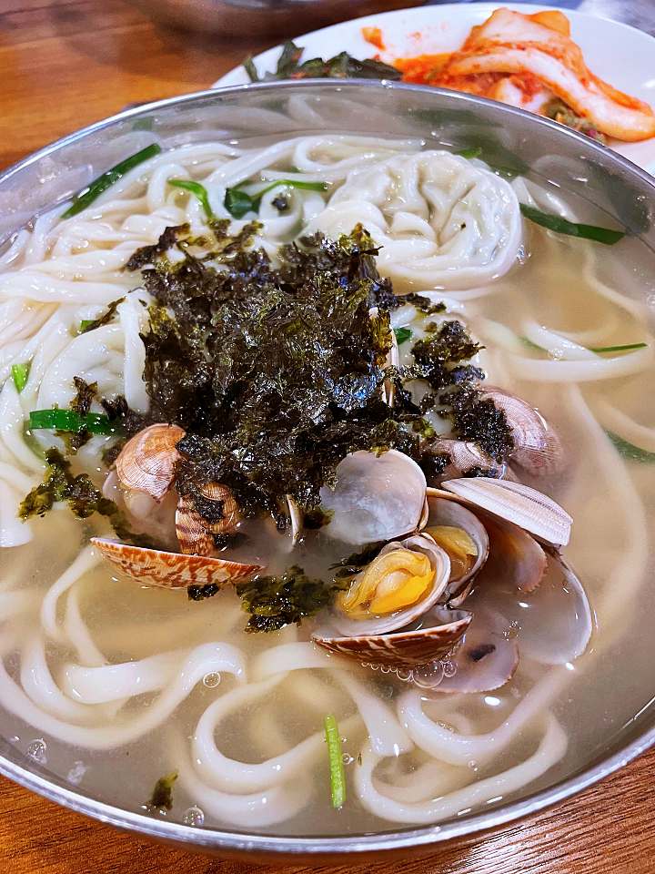 25년 정성 한 그릇 손칼국수 만두칼국수 수원 수원역 맛집 추천 생방송투데이 맛의 승부사