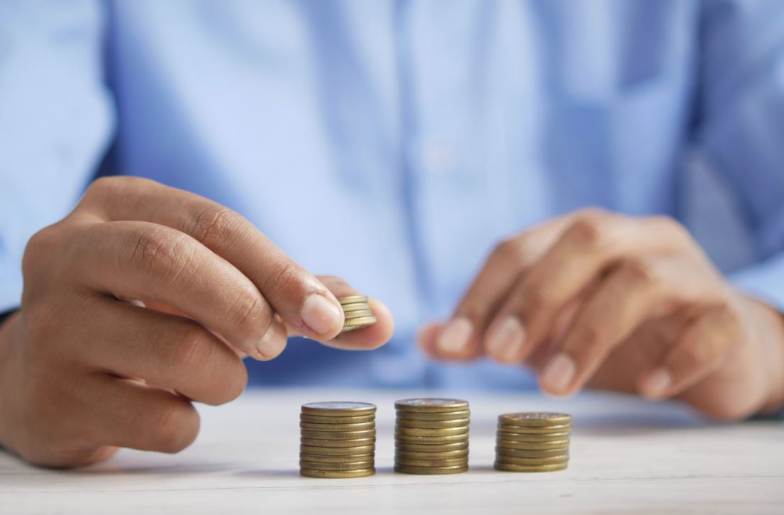 쌓여가는 동전 사진