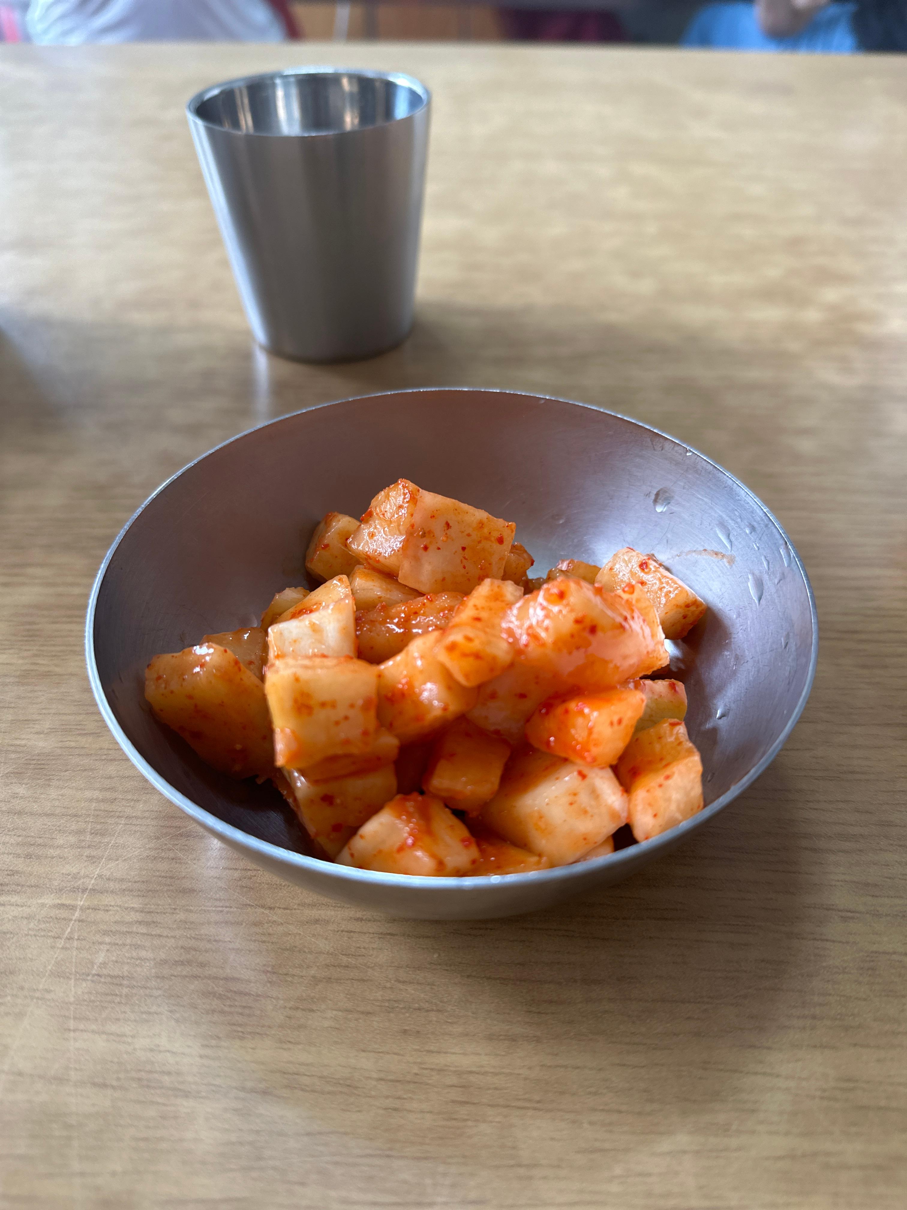 구서칼국수 깍두기