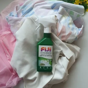 피지 얼룩 식초 분무 후 주방타월로 눌러 빼는법_9