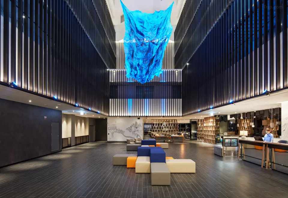 홀리데이 인 익스프레스 서울 홍대 로비