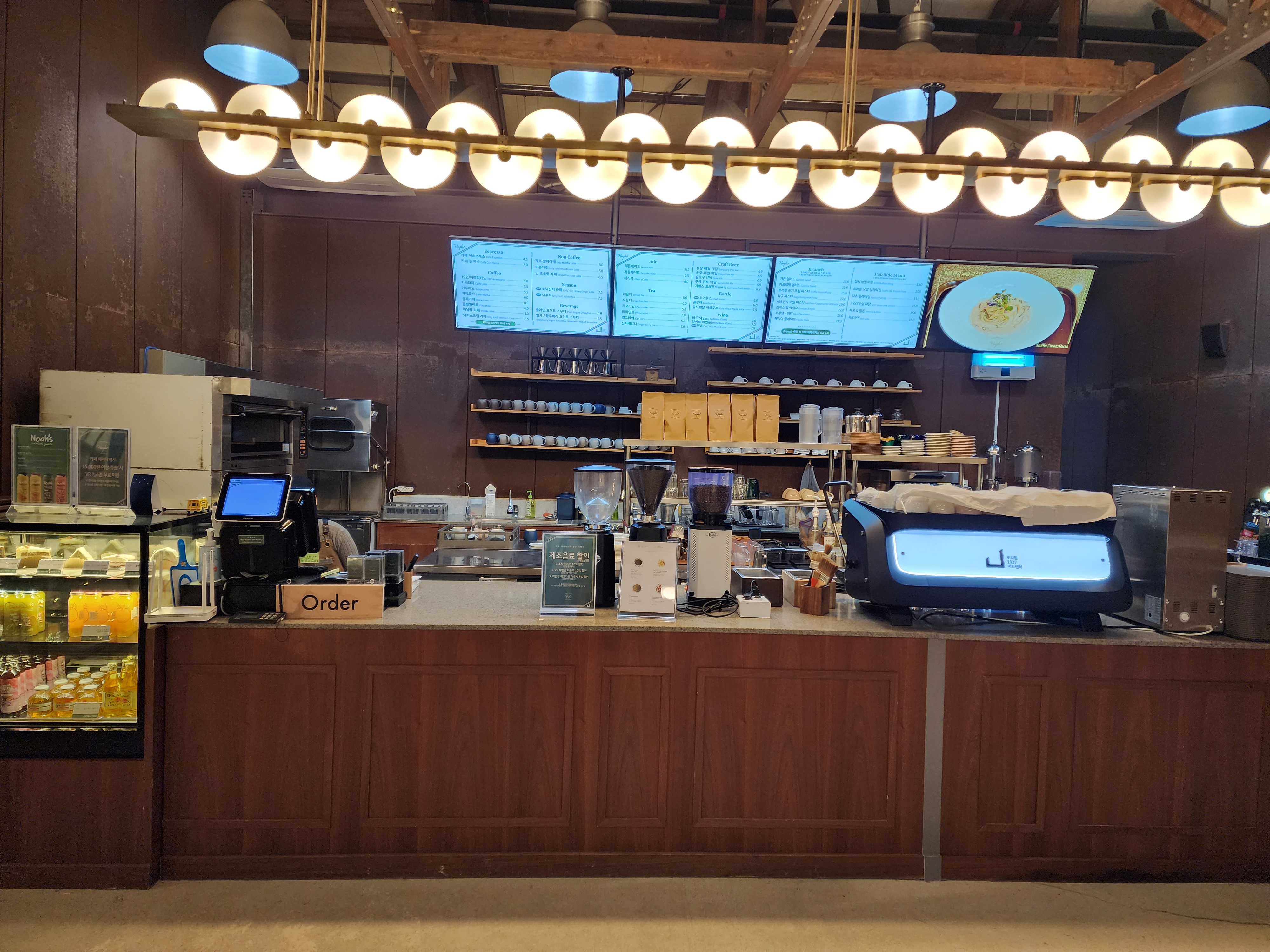 헤이다 카페 카운터