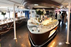 한강 크루즈 뷔페: 로맨틱한 서울 야경과 미식 여행