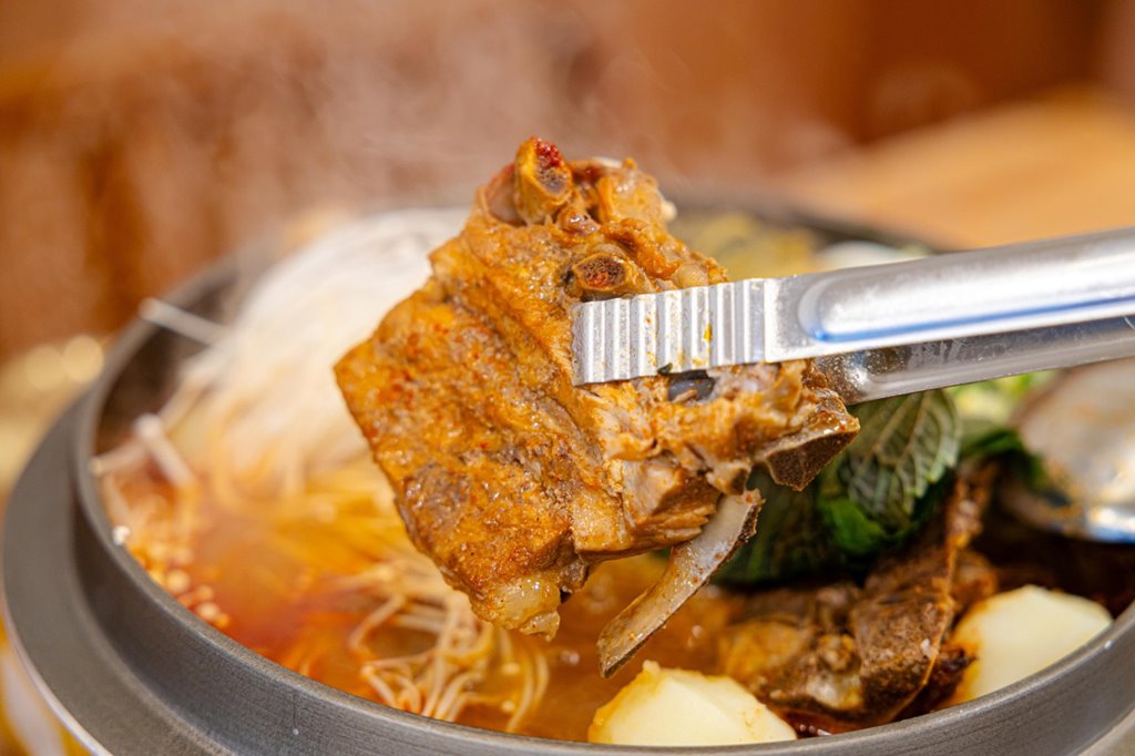 얼큰본가 연품뼈해장국