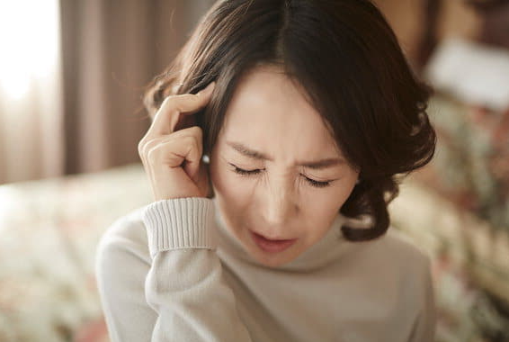 어지럼증 뇌졸중증상 응급상황 이석증 메니에르병 심인성어지럼증 건강정보 119 전정재활 균형감각