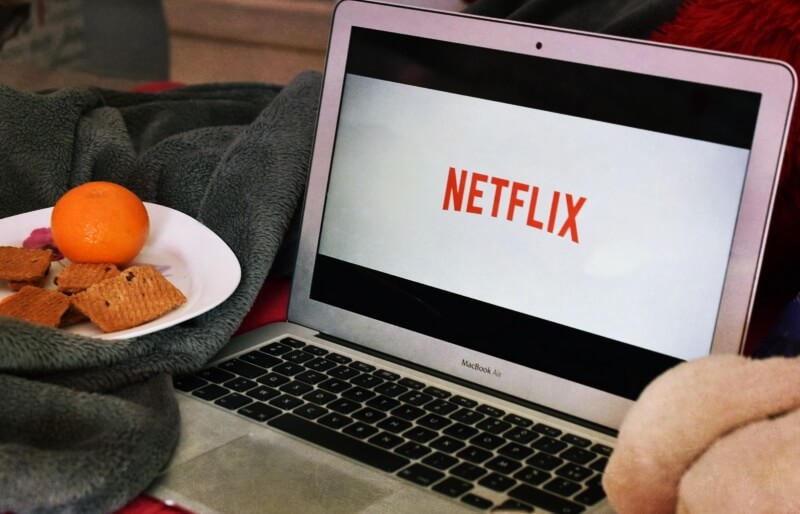 노트북으로-보는-넷플릭스