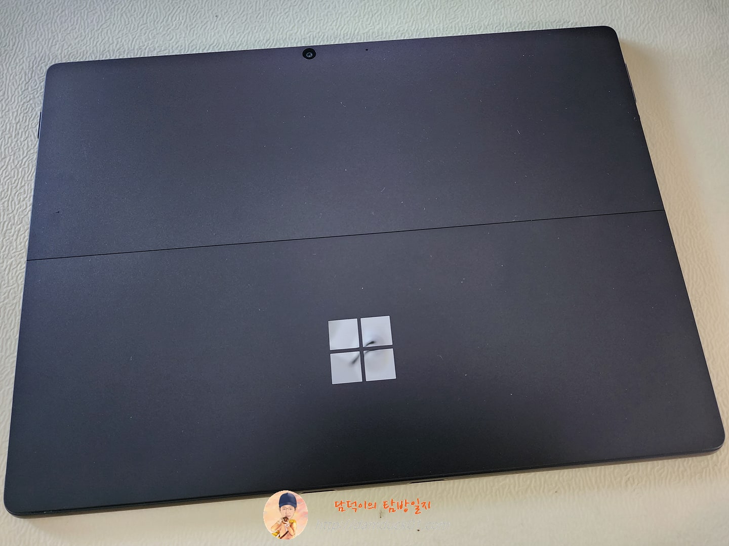 서피스 프로 8 뒷면