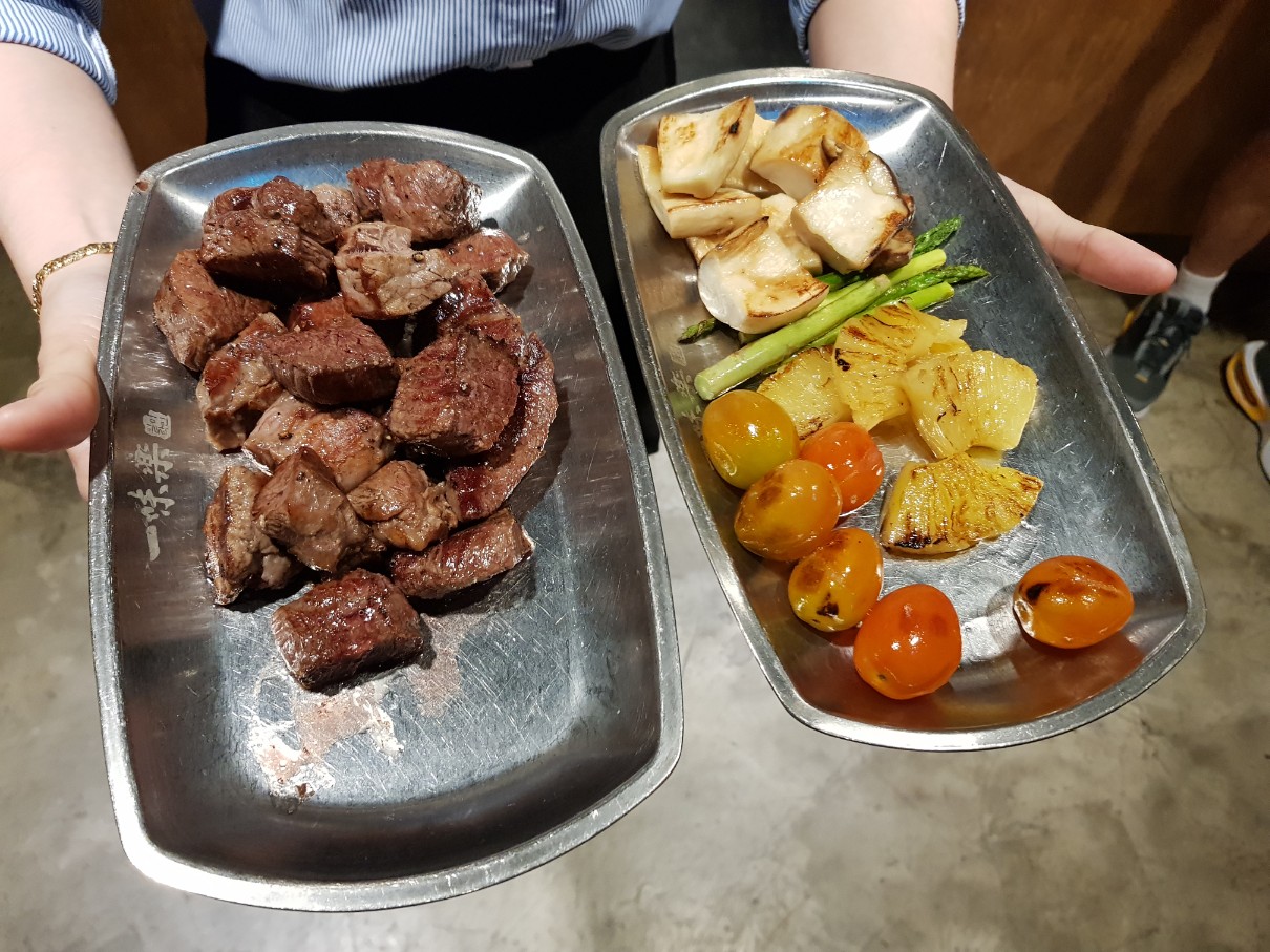 호치민 7군 푸미흥 한국 바비큐 전문점 일미락 - 안심 & 구운 채소