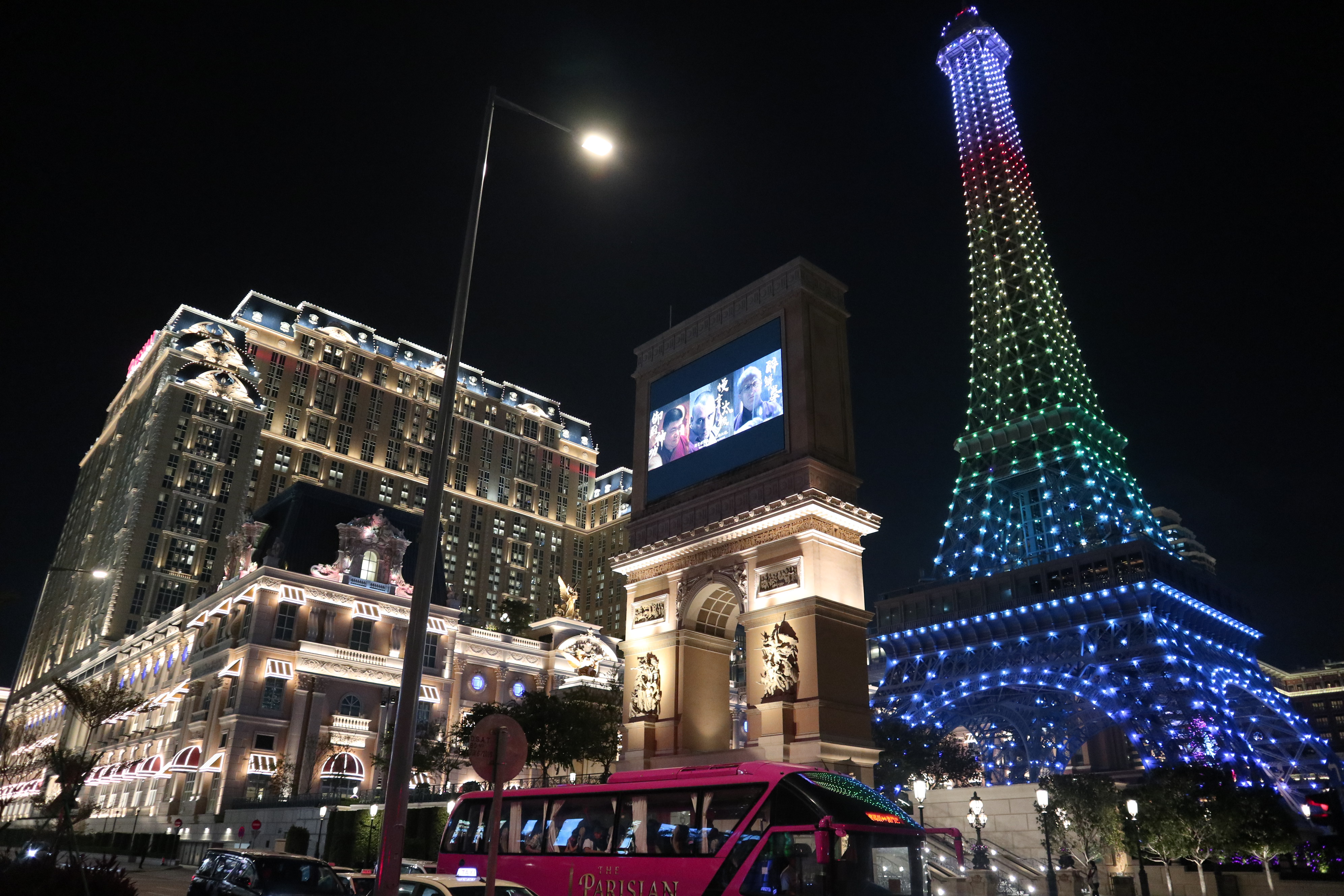 마카오 호텔들의 화려한 야경