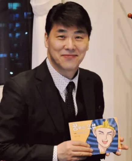 교회에서 목회자로 활동 중인 가수 김종찬 목사