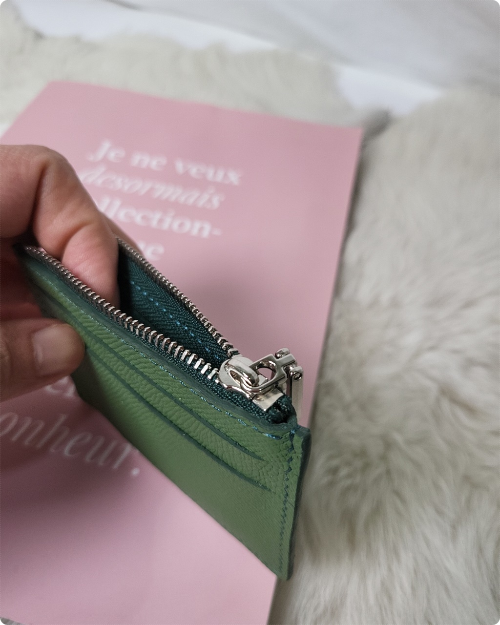 지퍼가 달린 카드지갑
